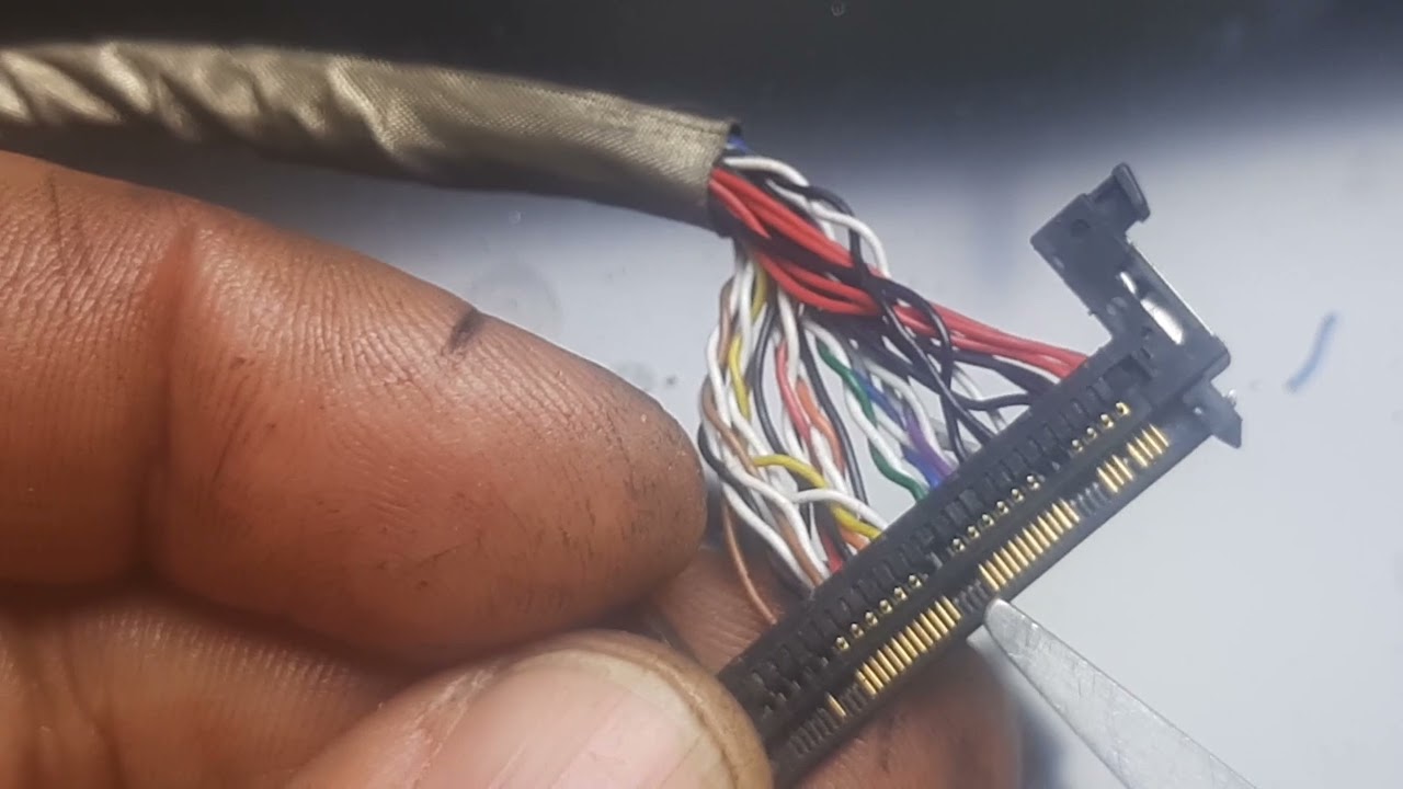 92) adaptei tela da CCE 42 stile D42 fico serrilhada resolvido isolando trilhas no cabo flat