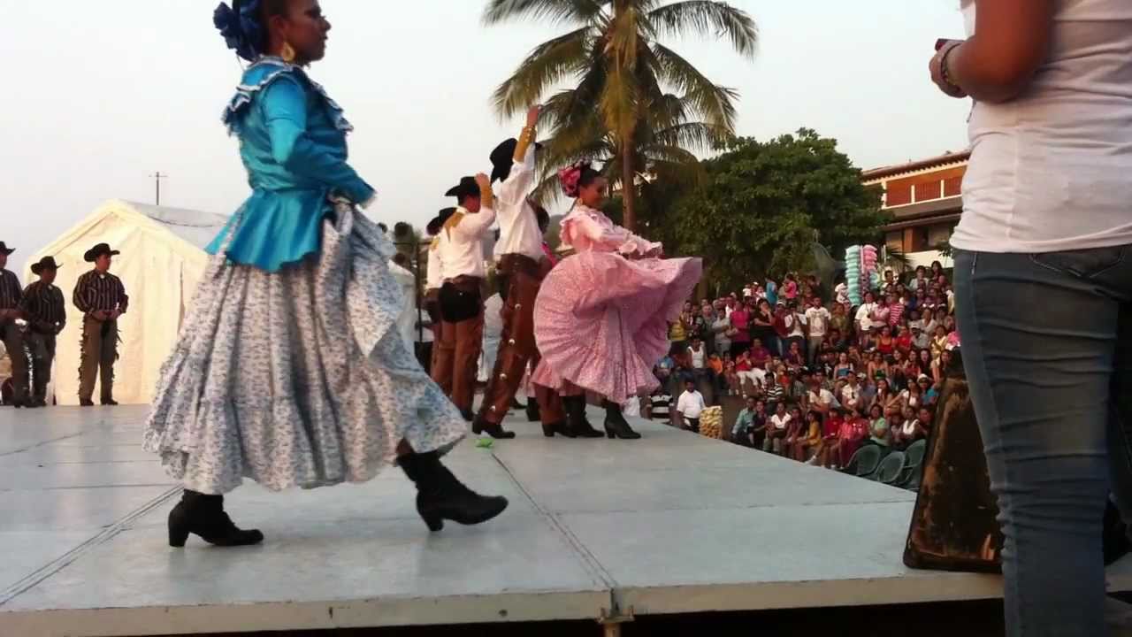 Ballet Folklorico Quahuitl - Huapango Rancho Viejo - Coahuila