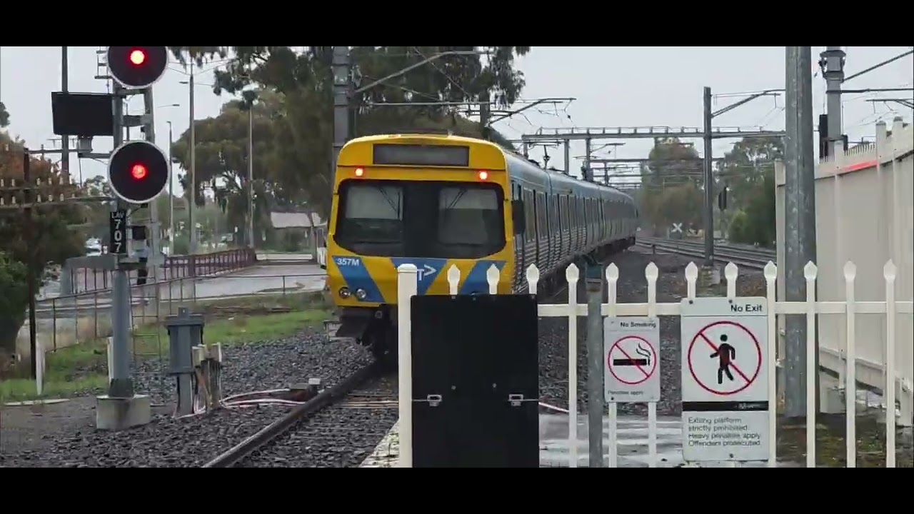 Trains at Laverton 
