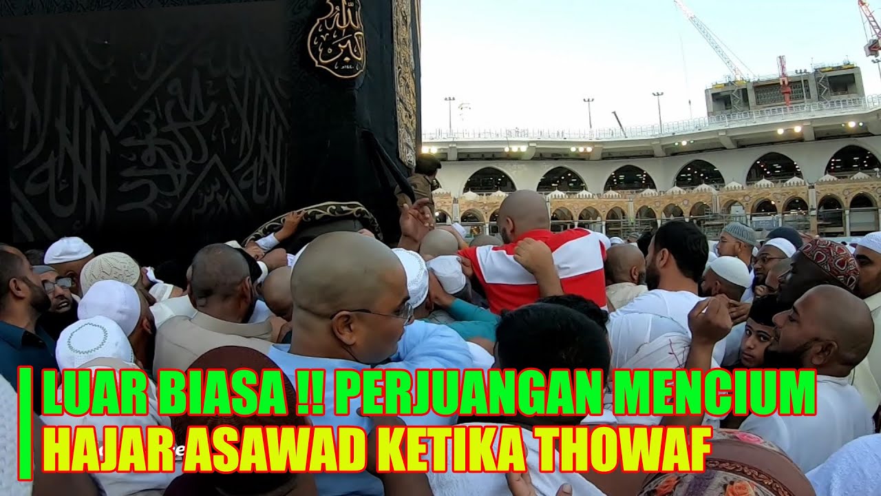 SUKSES MENCIUM HAJAR ASWAD, ANAK MUDA INI HAMPIR TERBANG DIATAS JAMAAH YG LAINYA