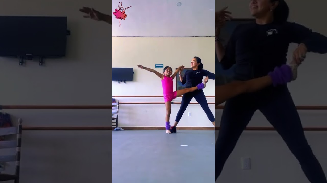 Jugando y practicando #madreehija #jugaryaprender #partnerdance #baileenpareja #lovedaughter #dance