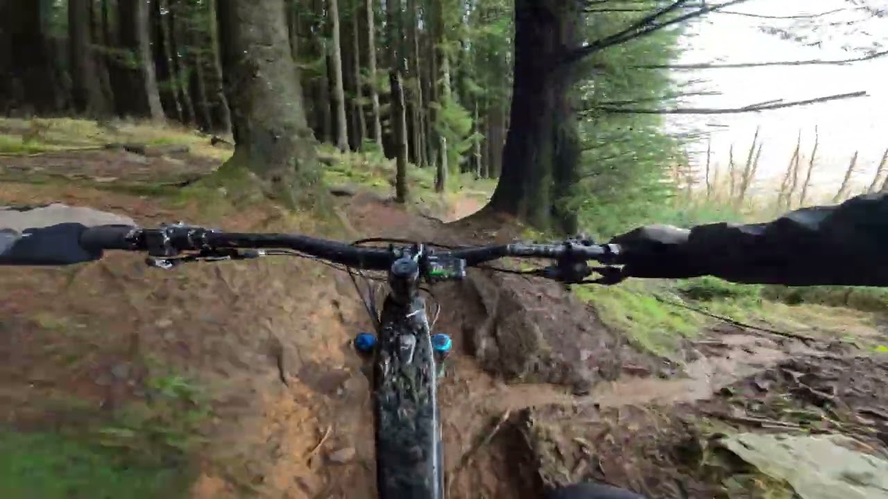 Chasing Dave @ Bikepark Wales ... 