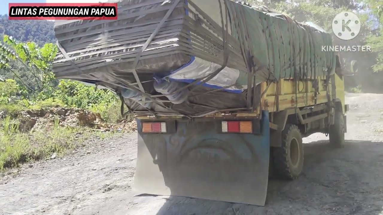 Terekam Jelas As Roda Patah Truck Nyaris Terguling Di Tanjakan Batu Papan Trans Jayapura_Wamena