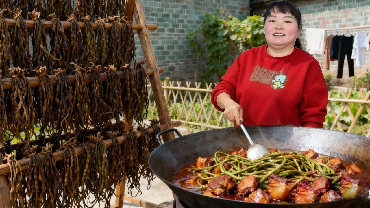 【陕北霞姐】霞姐的干豆角炖红烧肉，咸香下饭，家的味道太馋了！