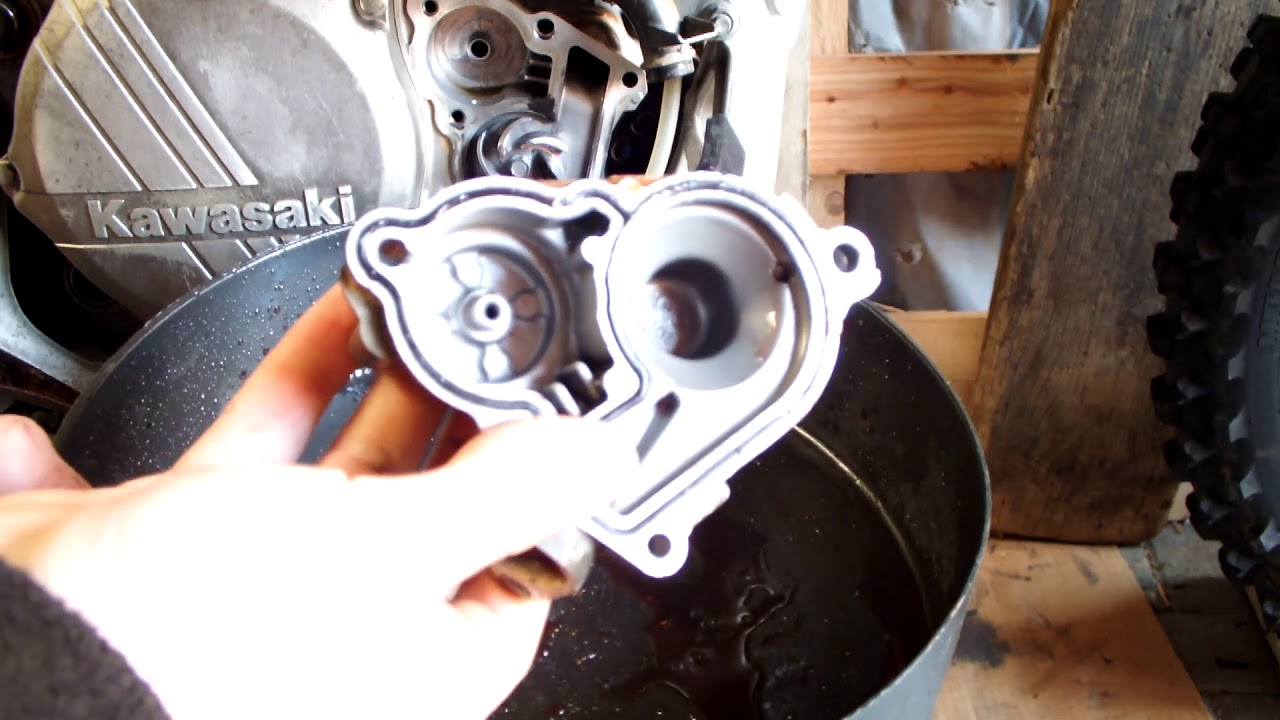 Kawasaki Kx250f Wasserpumpe Reparatur // Part 1 // Wasser im Öl //