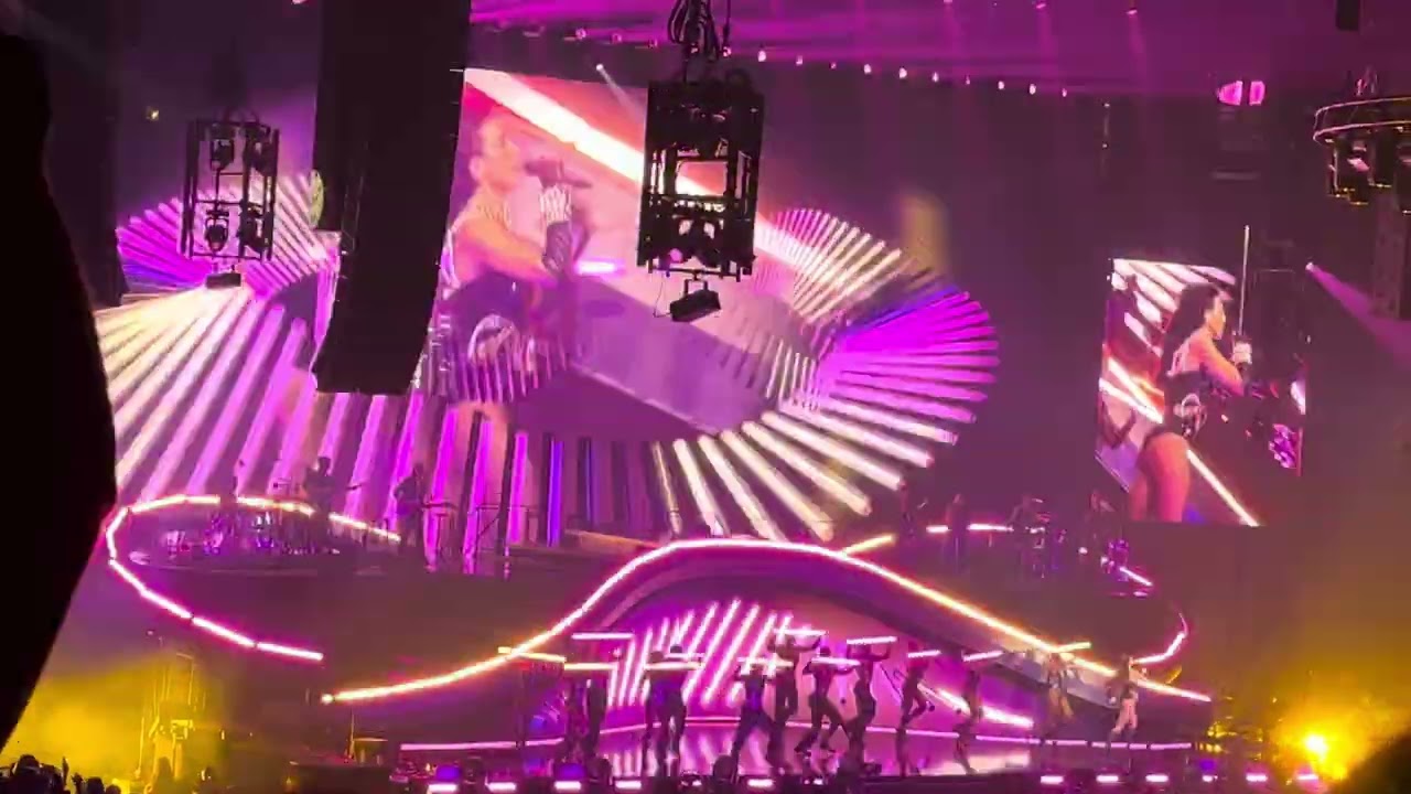 Dua Lipa - Radical Optimism Tour - Physical and Electricity - Madison Square Garden