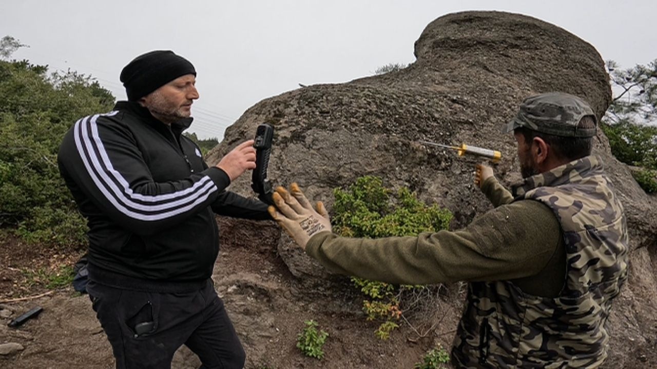 Tarihi B&ouml;lgede Define Kasası Kaya Fig&uuml;r&uuml; İ&ccedil;ine Saklanmış !!!