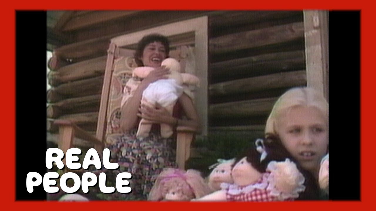 Усыновление куклы Cabbage Patch | Реальные люди | Джордж Шлаттер