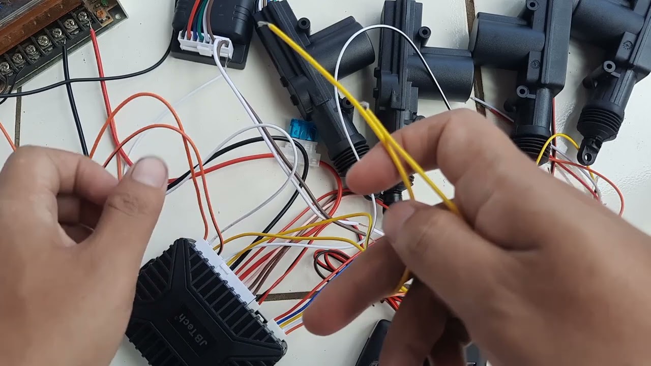 cara menggabungkan alarm mobil dan central lock agar otomatis
