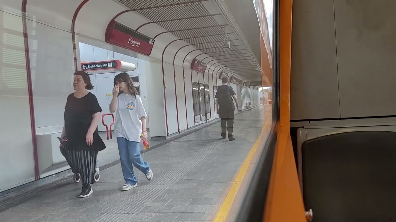 U1 Mitfahrt Aderklaaer Straße nach Stephansplatz (U-Bahn Wien SGP Type U1/U11)(05.06.2024)