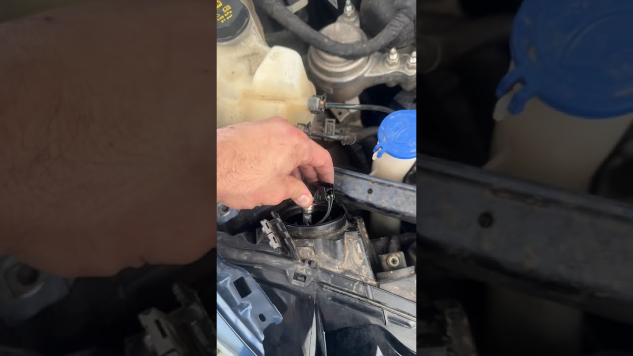 2019 Ford Fusion 1.5L, headlight bulb replacement done the easy-ish way!