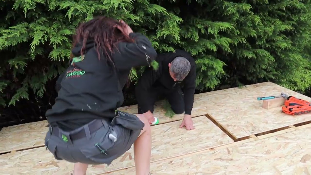 Garden room OSB3 roofing and rubber roof, 1st fix lights and a bit of insulation
