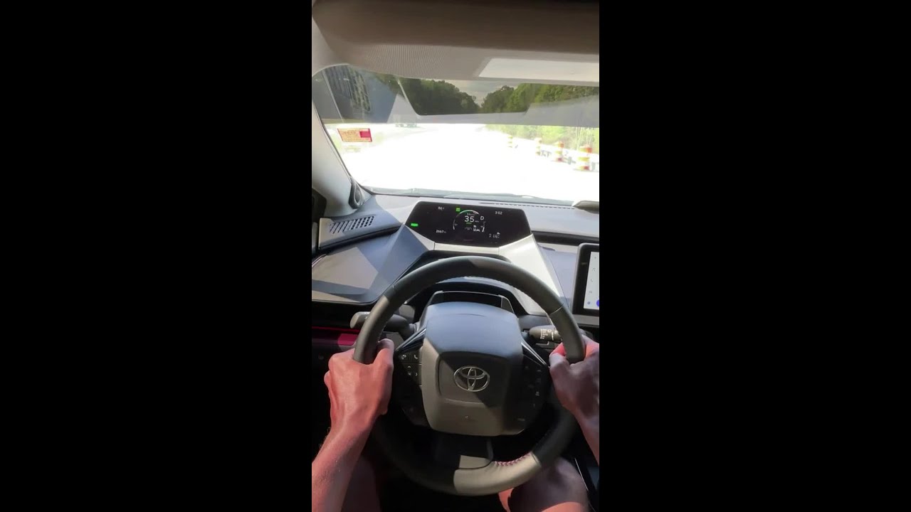 Тест разгона Toyota Prius Plug-In XSE Premium 2025 года