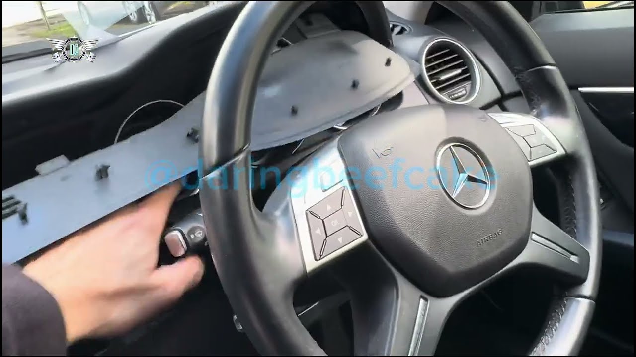Как снять блок приборов Mercedes W204 | C-класс (2007–2014) Отсоедините аккумулятор для безопасности