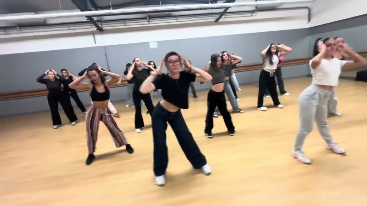 Cours Street Basic du mardi 19h30 • Chorée Ragga Dancehall ☀️￼