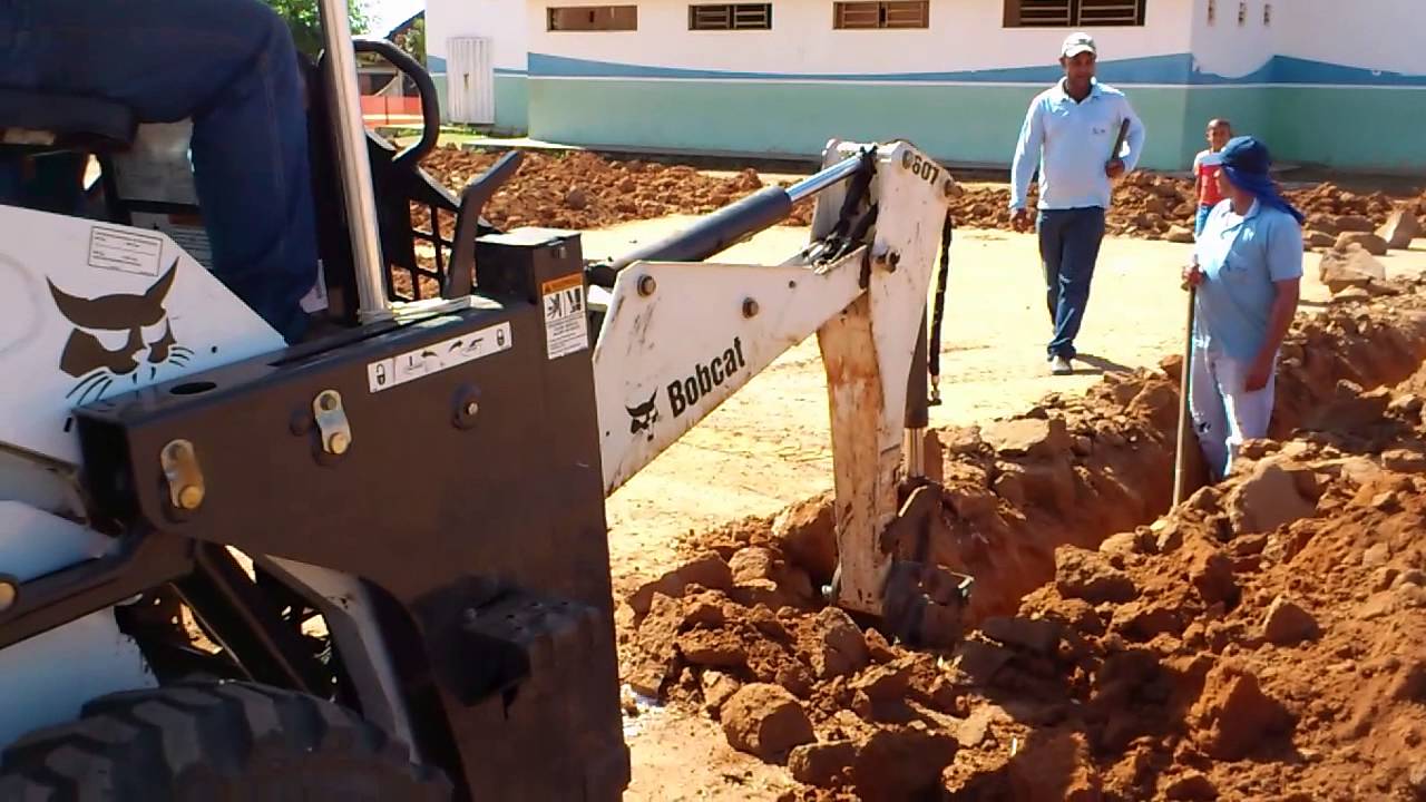 BobCat retro escavadeira S185