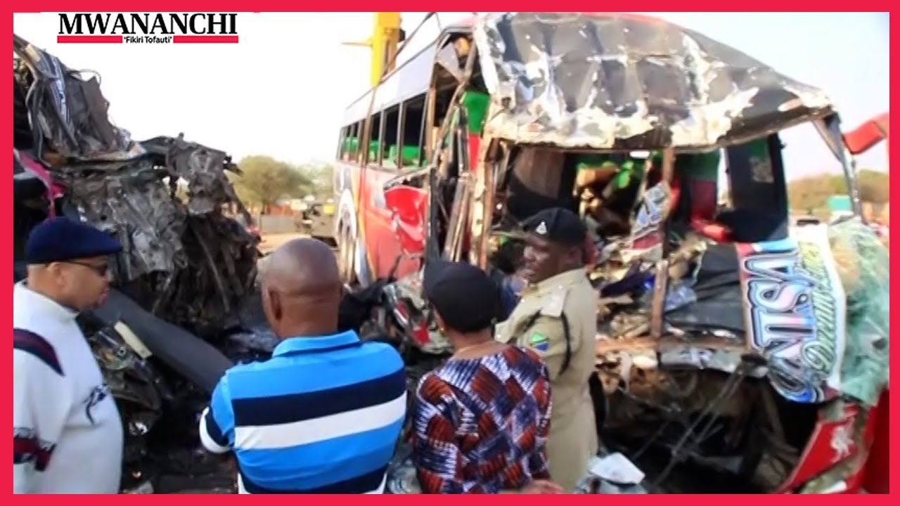 Ajali ya  Basi Shinyanga | Lagongana USO kwa USO na FUSO