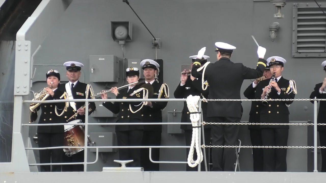 令和7年度練習艦隊帰国行事｜実習幹部の誇り高き鹿島立ち