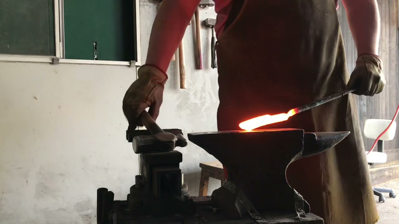 Turning chainsaws chains into a straight razor