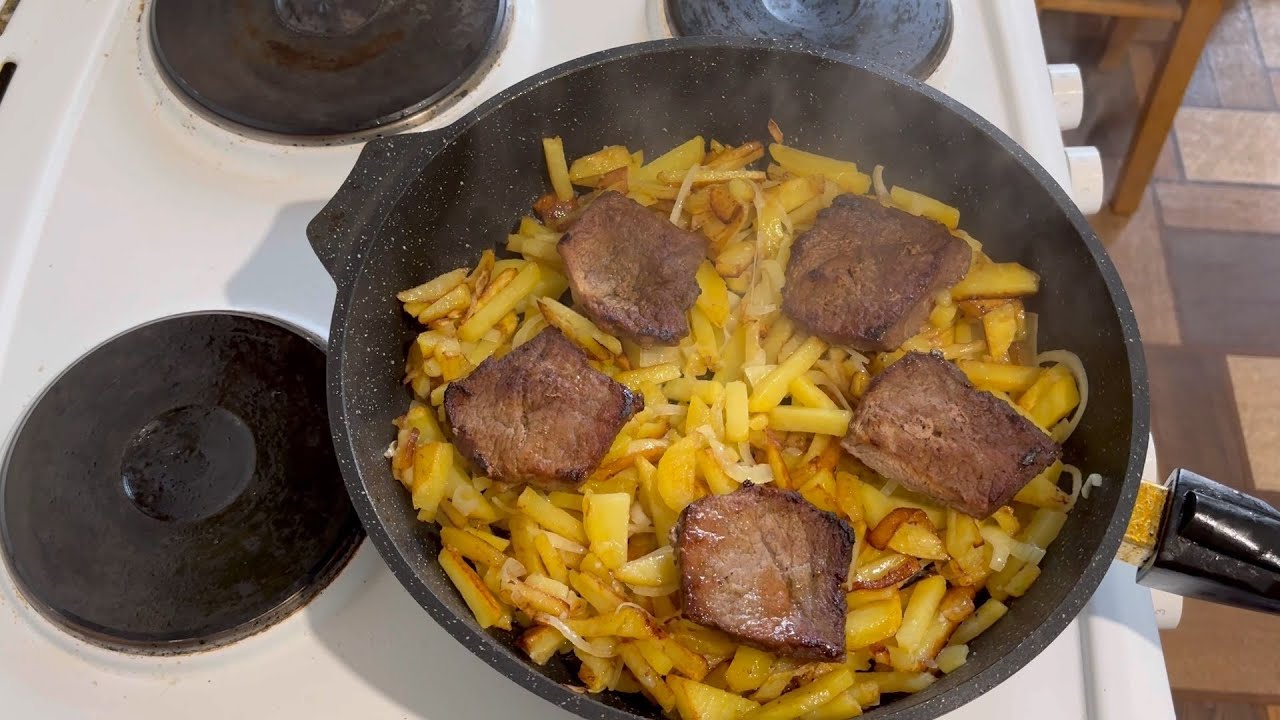 Отбивное мясо с жареной картошкой на курдюке