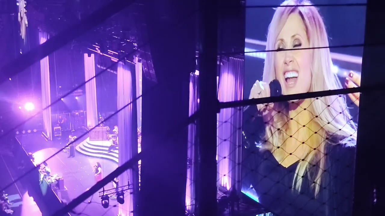 Concert Lara Fabian, titre: Une fleur à la bouche 