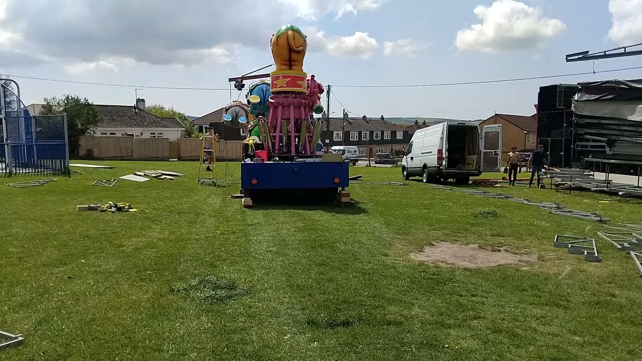 George Devey jnrs waltzer building up at Bodmin fair park 9th may 2025.
