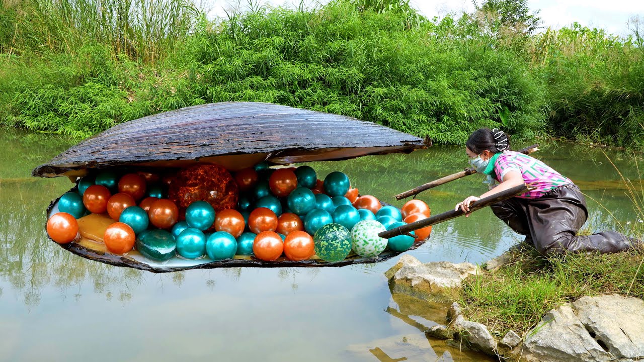 😱😱Pry open the giant clam, it's filled with enchanting colored pearls, it's absolutely beautiful