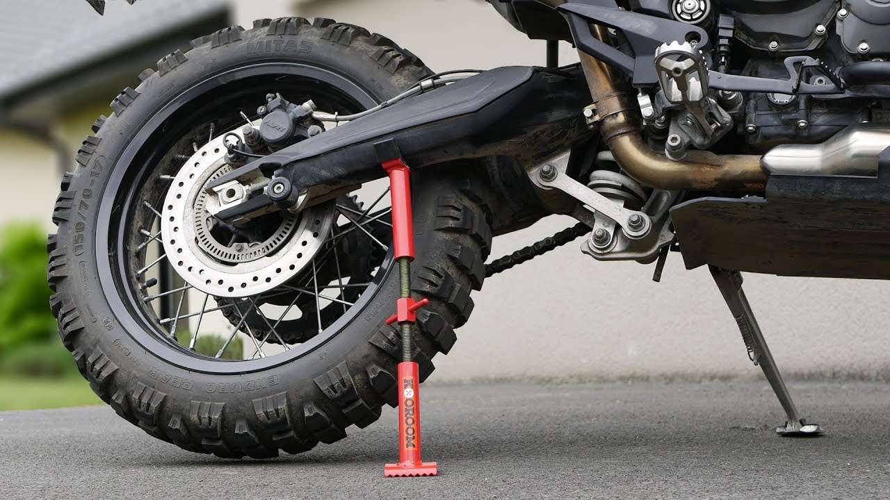 Comment graisser sa chaîne moto sans béquille centrale ? Ma solution avec la béquille Kooroom