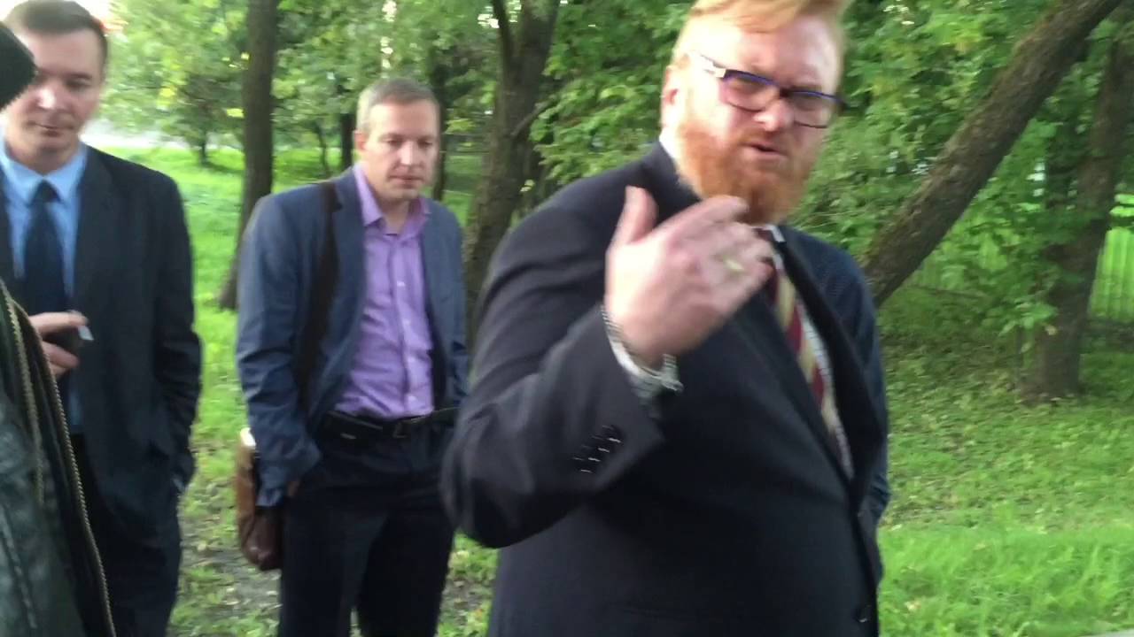 Милонов убегает от Павлова