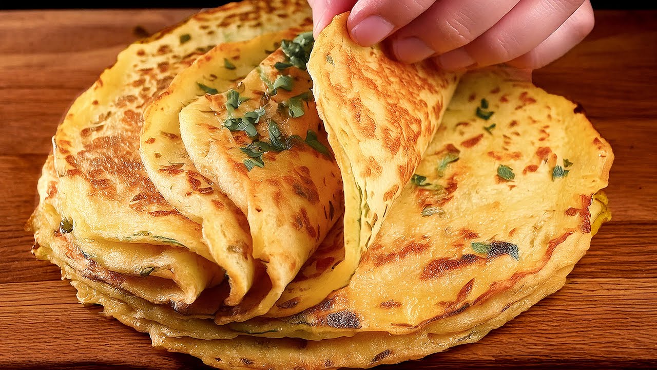 Einfach 1 Zucchini und 1 Kartoffeln reiben! Ich habe noch nie so ein lecker gekocht.