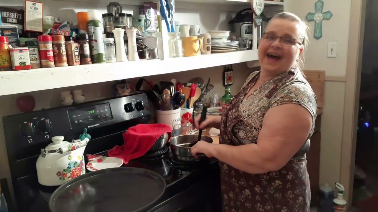 Appalachian cooking with Brenda home made pizza pie .  [ COVIC edition ]