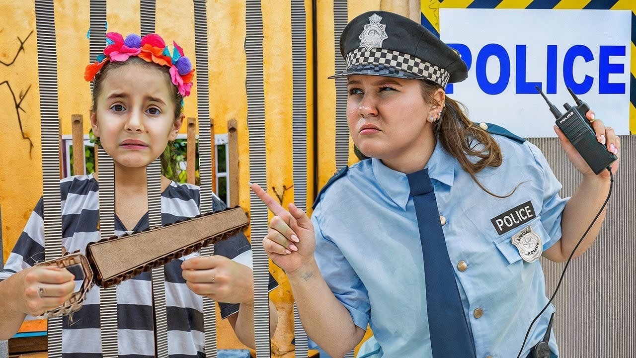 Ruby and Bonnie Cardboard Jail Escape – A Lesson in Right and Wrong