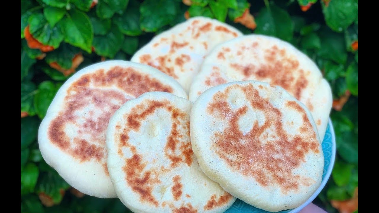 Zachte Marokkaanse broodjes (batbot)/Pains marocains moelleux (batbot)/Soft Moroccan buns (batbot)