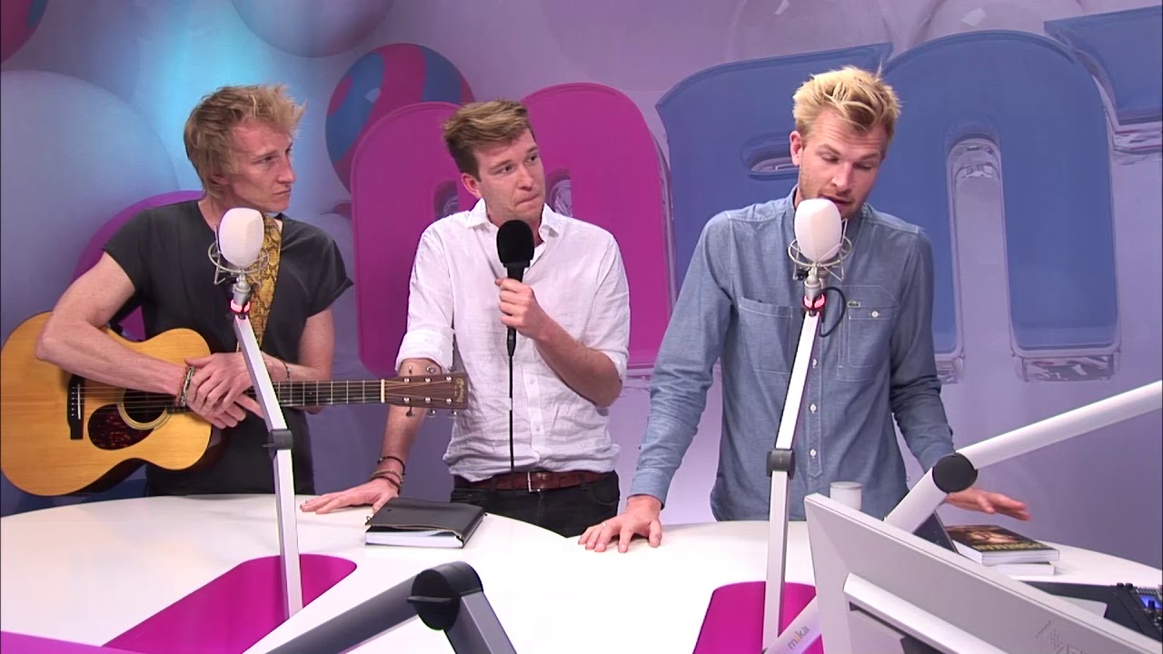 sportjournalist Ruben Van Gucht en Mathieu & Guillaume brengen WK-lied 2018 in de MENT-studio