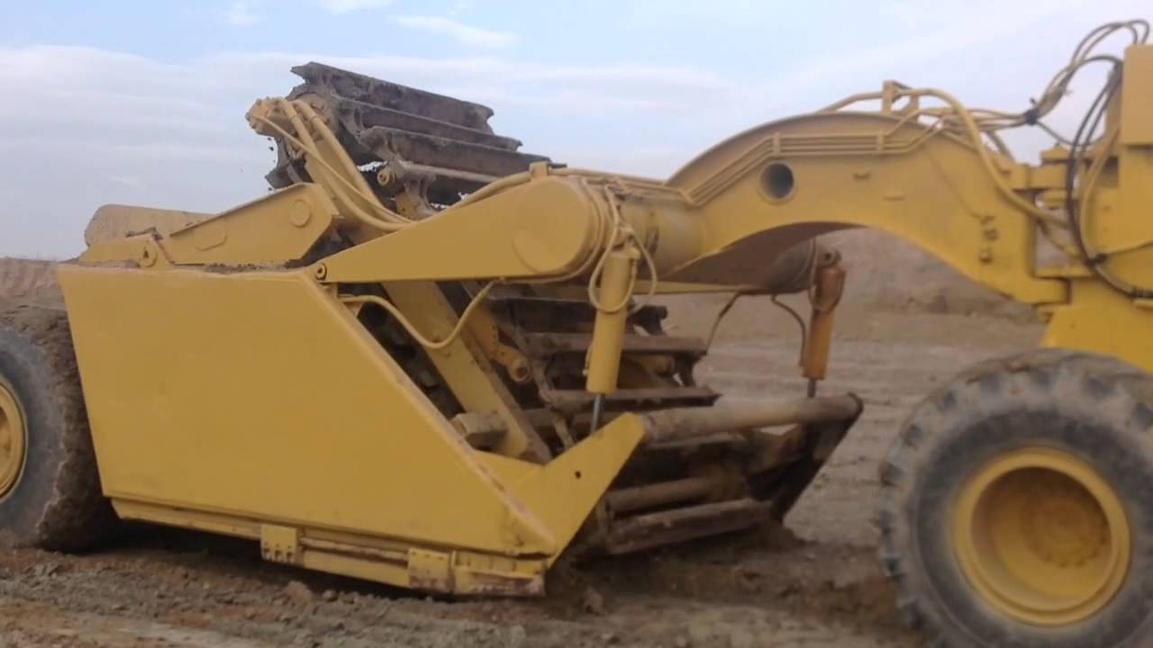 Trailla de 12 M3 CHAPTOOLS arrastrada por un tractor de 150