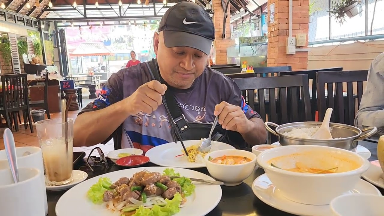 #68 🇰🇭 Обед в ресторане Pho Jang в Сиемреапе | Восхитительные камбоджийские блюда