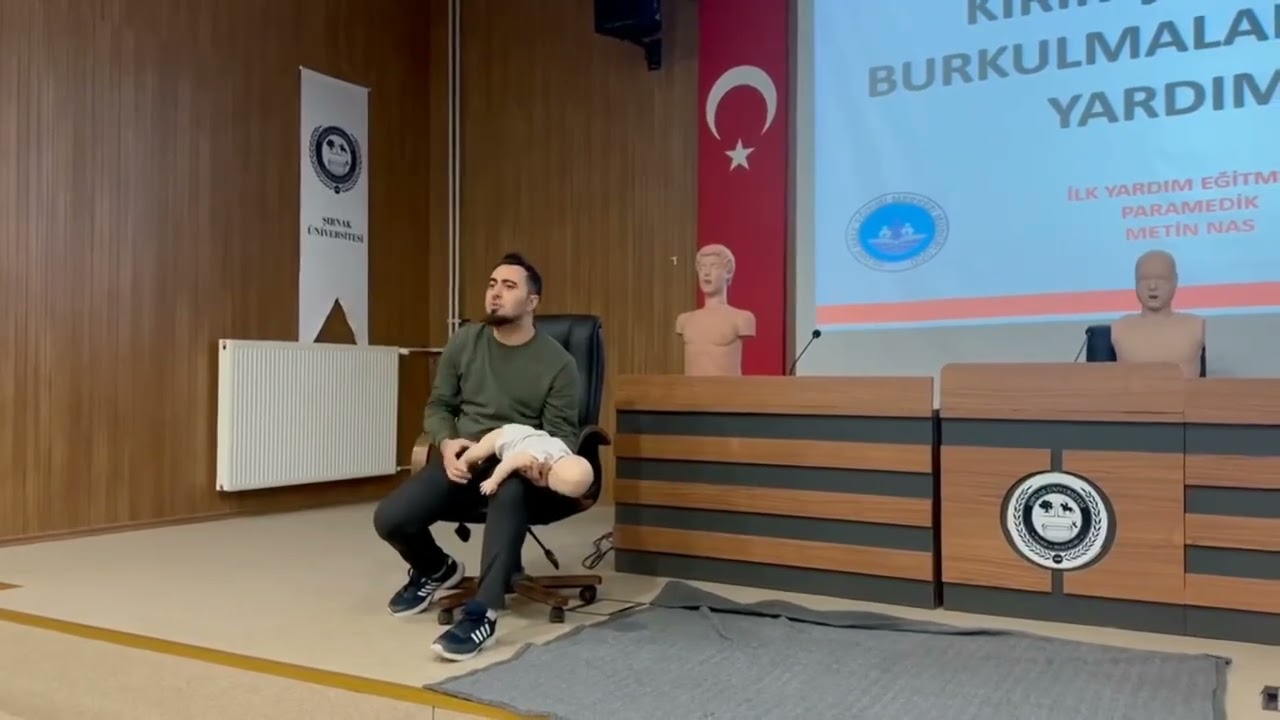 Bebeğin boğazında cisim kaldı ne yapılır? Bebeklerde Heimlich Manevrası💪 #ilkyardım #heimlich #beybi