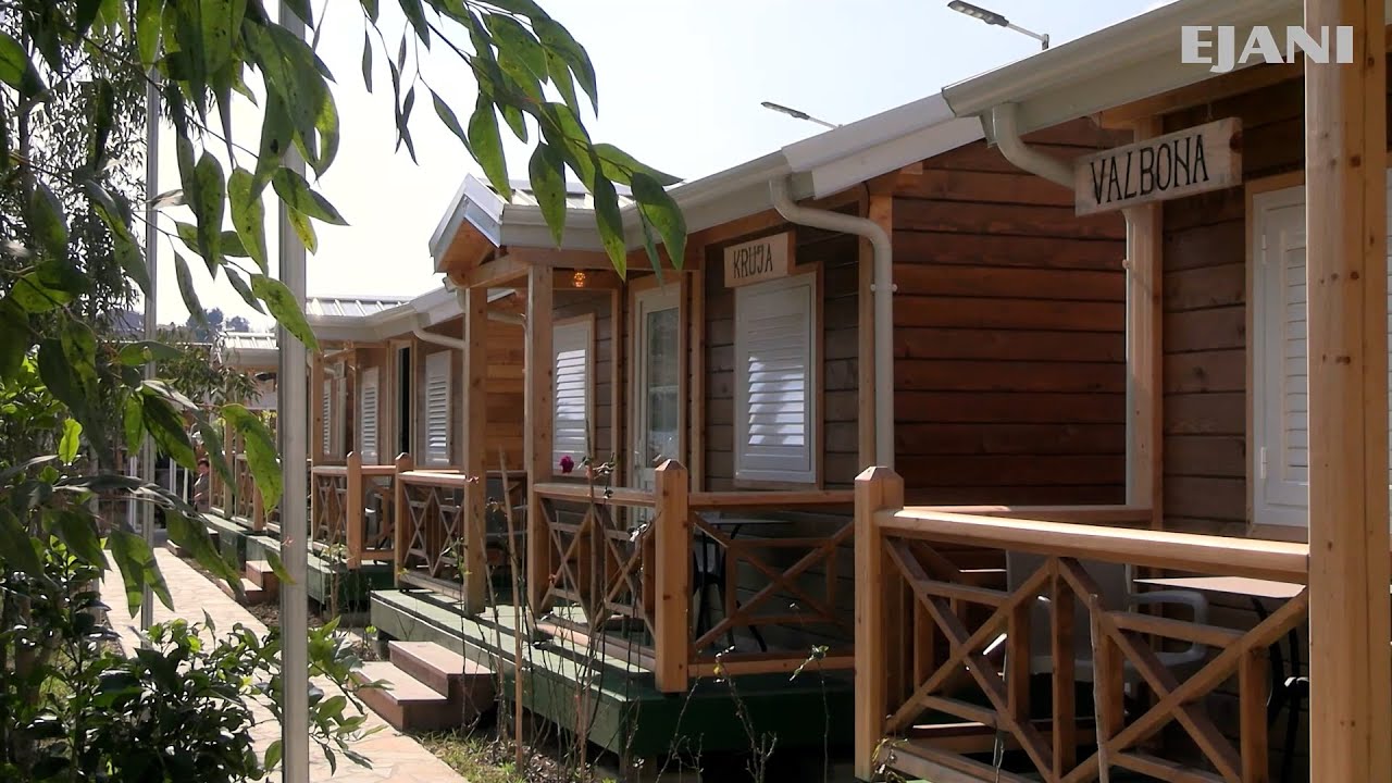 Kroni Woodline magjia e shtëpive prej druri në Shqipëri.