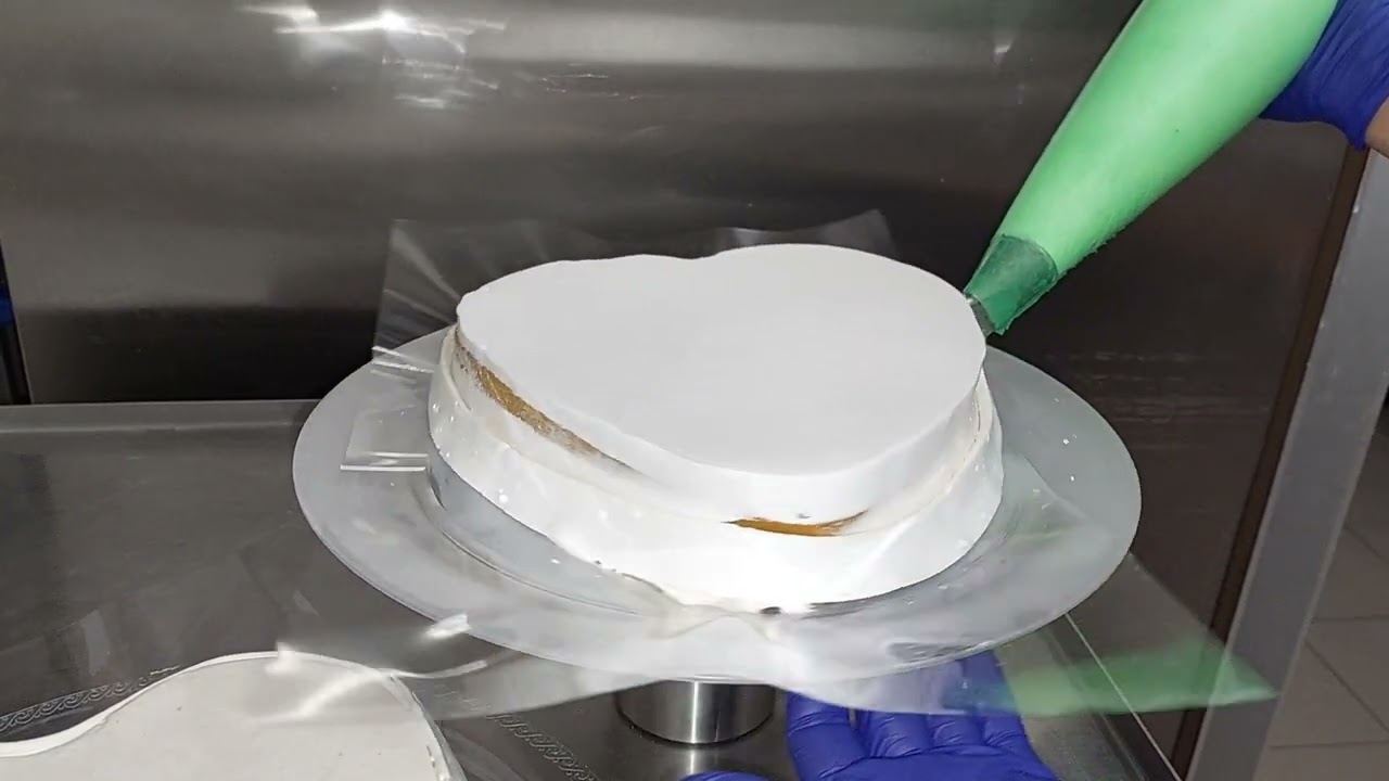 Torte bordate con codette di cioccolato bianco
