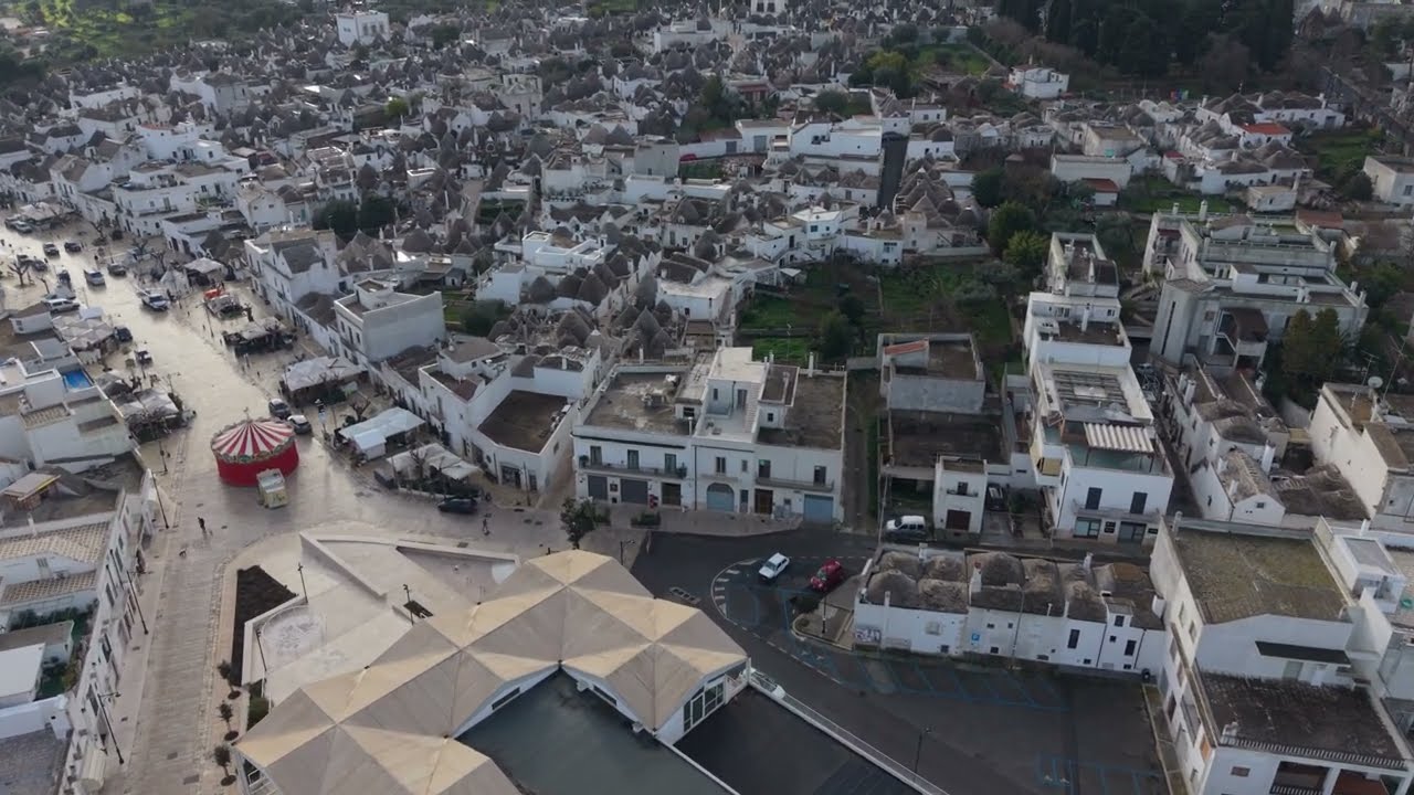 Дрон търси трули  (Alberobello from above)