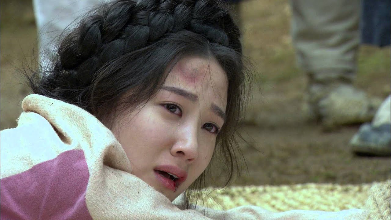 [HOT] 구암 허준 - 비단을 훔쳤다는 누명을 쓰고 매질을 당하는 다희(박은빈) 20130422