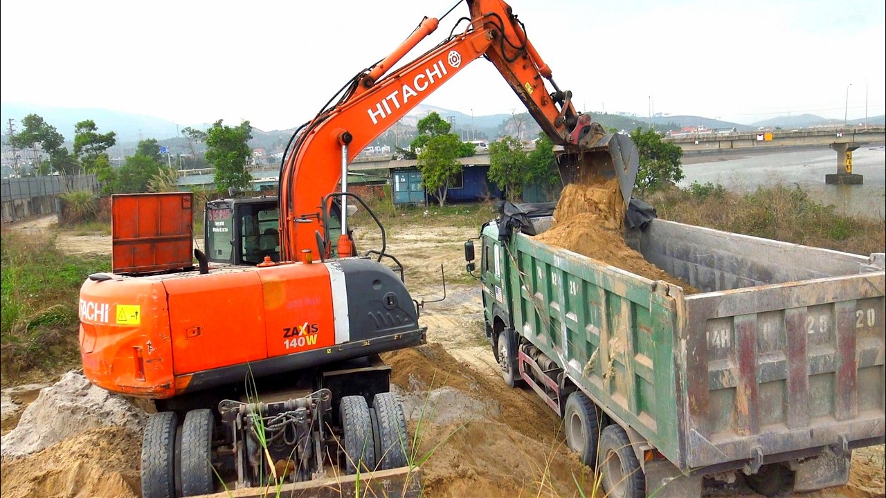 M&aacute;y X&uacute;c HITACHI ZAXIS 140W M&uacute;c Đất, Xe &Ocirc; T&ocirc; Tải Ben Chở V&agrave; Đổ Đất | Excavator Truck | TienTube TV