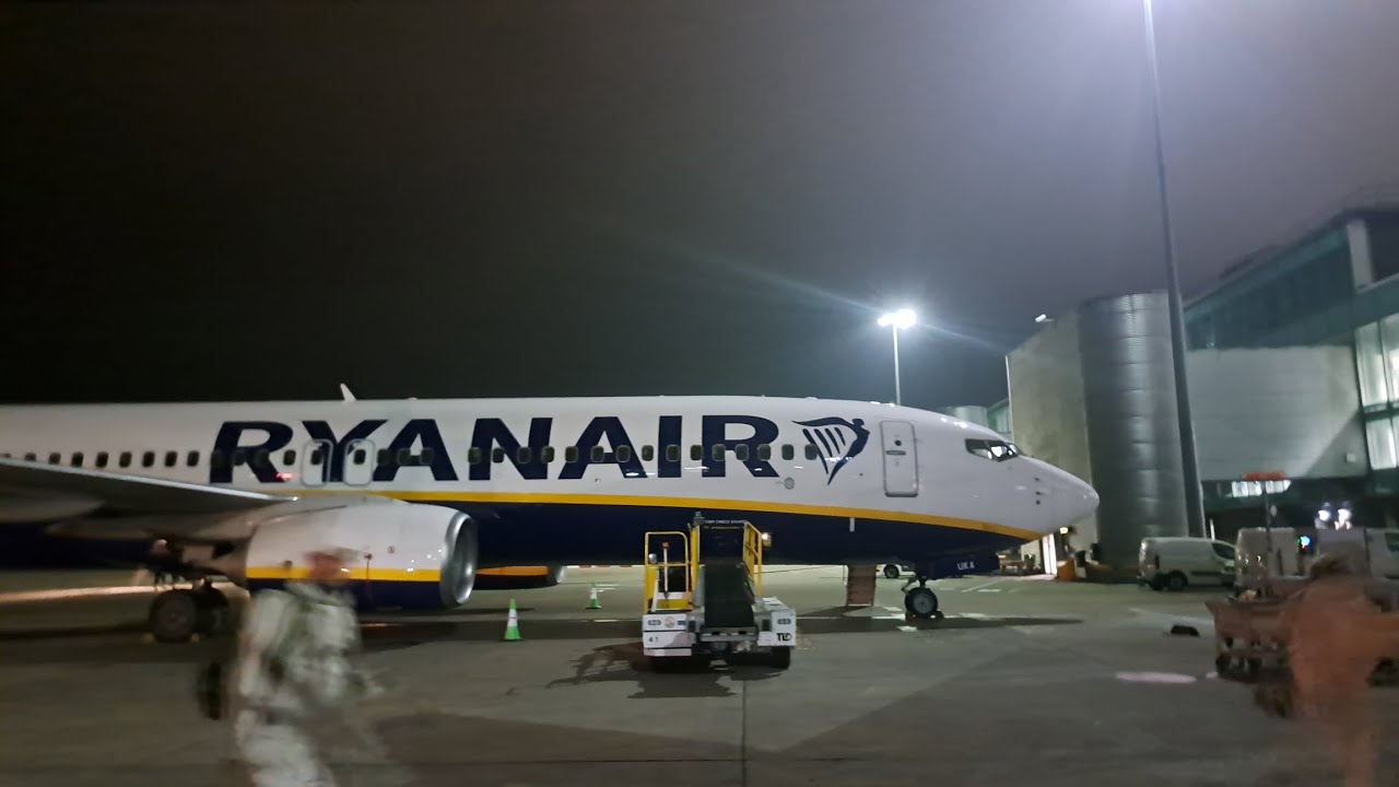 Ryanair Boeing 737-800 trip report Fuerteventura to Manchester (EI-EME, sunset departure)