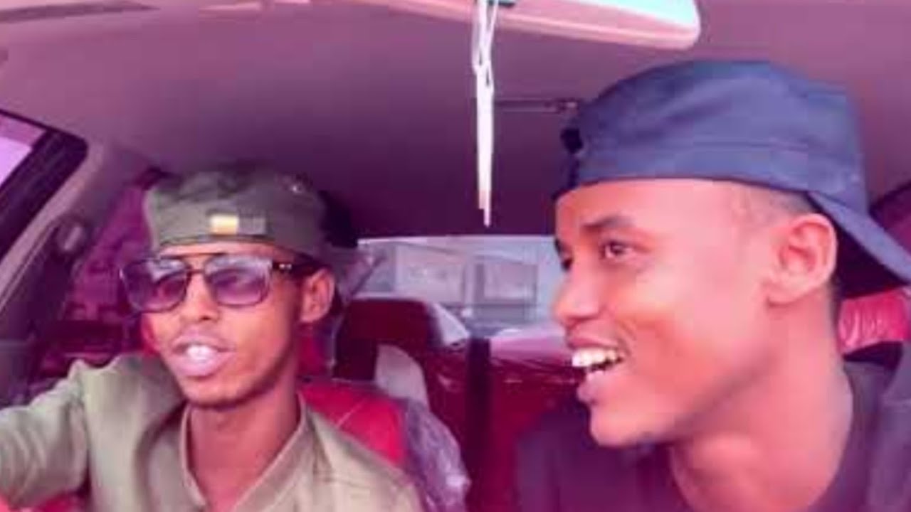 SHARMA BOY IYO MASLAX MIDEEYE OO GAROOWE WACDARO KA DHIGAY
