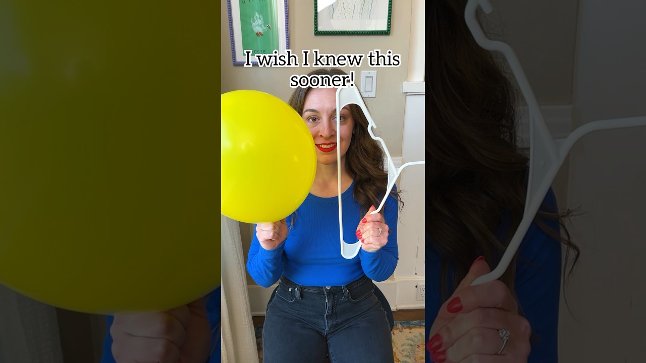 💁&zwj;♀️ Save your fingers from pain and use a hanger to help tie balloons! #balloons #party  #birthday