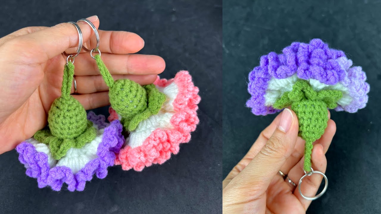 Crochet Keychain . Crochet Carnation Keychain. ถักพวงกุญแจ ดอกคาร์เนชั่น