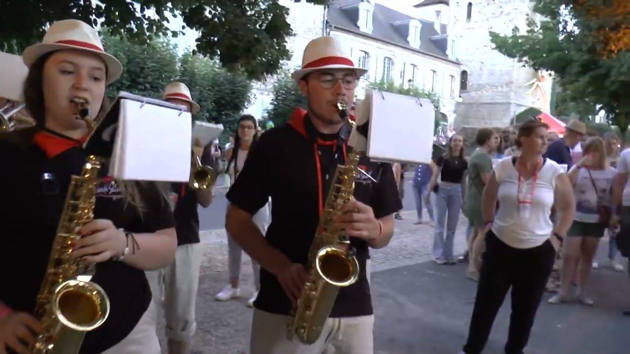 TU ES FOU par la banda SUZANNE lors du festival de MARTEL 2022