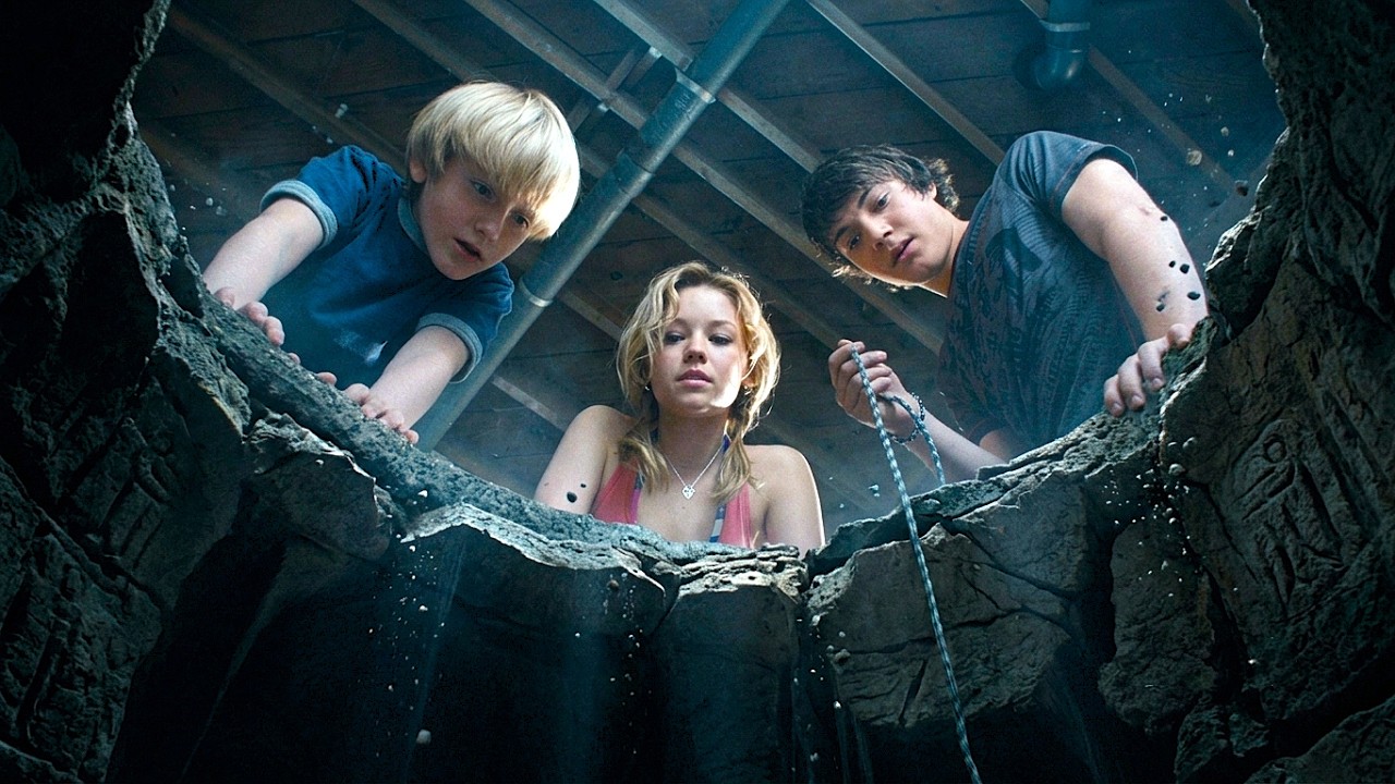 They Found A Hole That Turned Their Worst Fears Into Reality &ndash; Movie Recap | Horror Recap