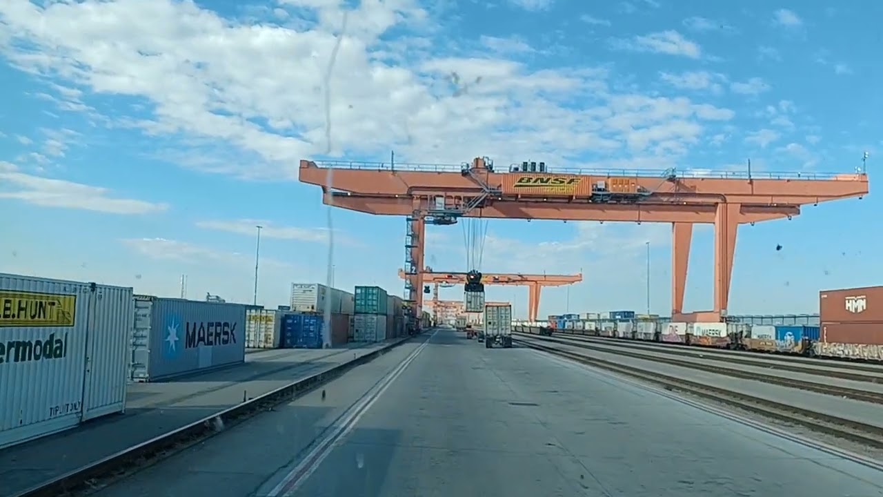 Nabacivanje kontejnera...Bosanski trucking.