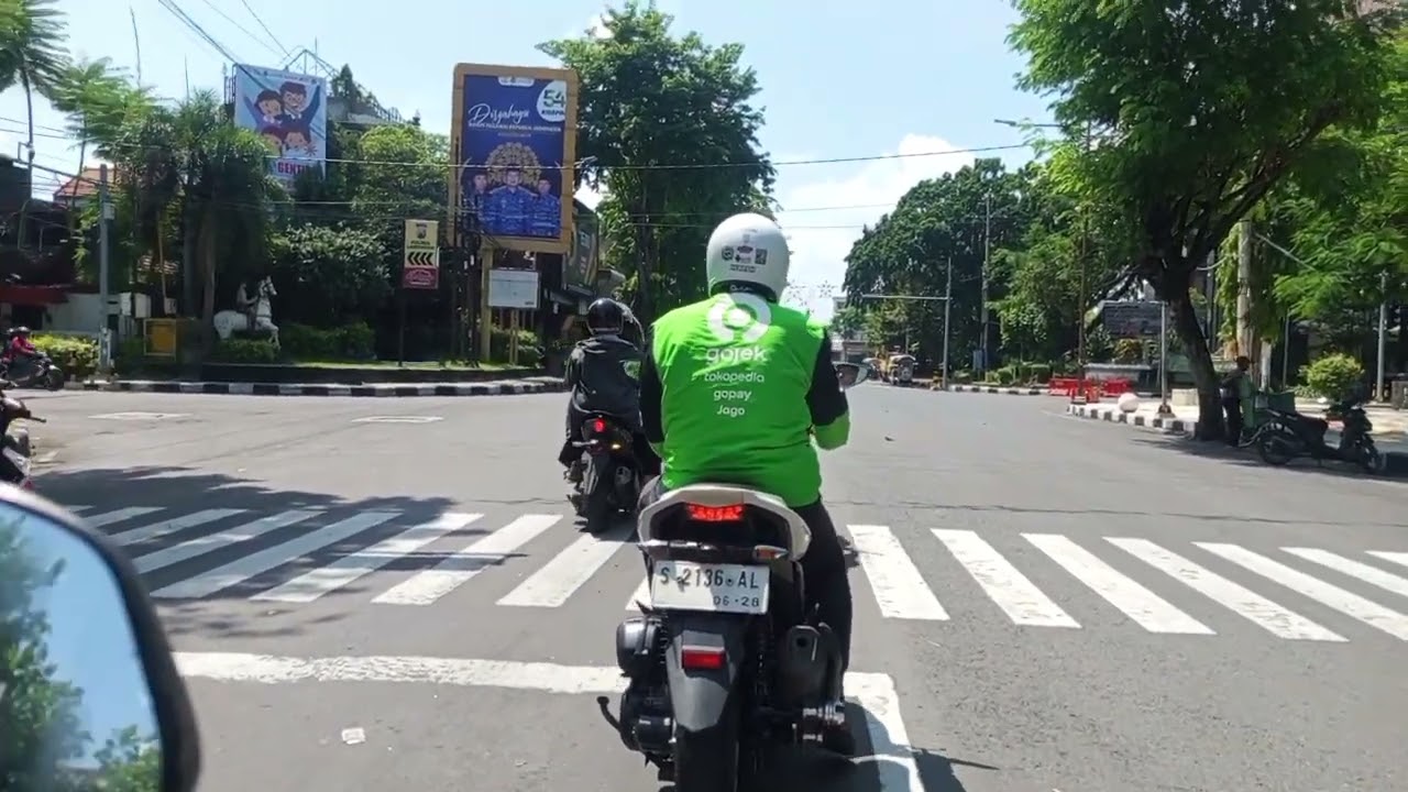 Situasi Jalan saat Natal di Lamongan Kota Bagian 1